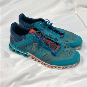 On Clouds Cloudflow running workout shoes